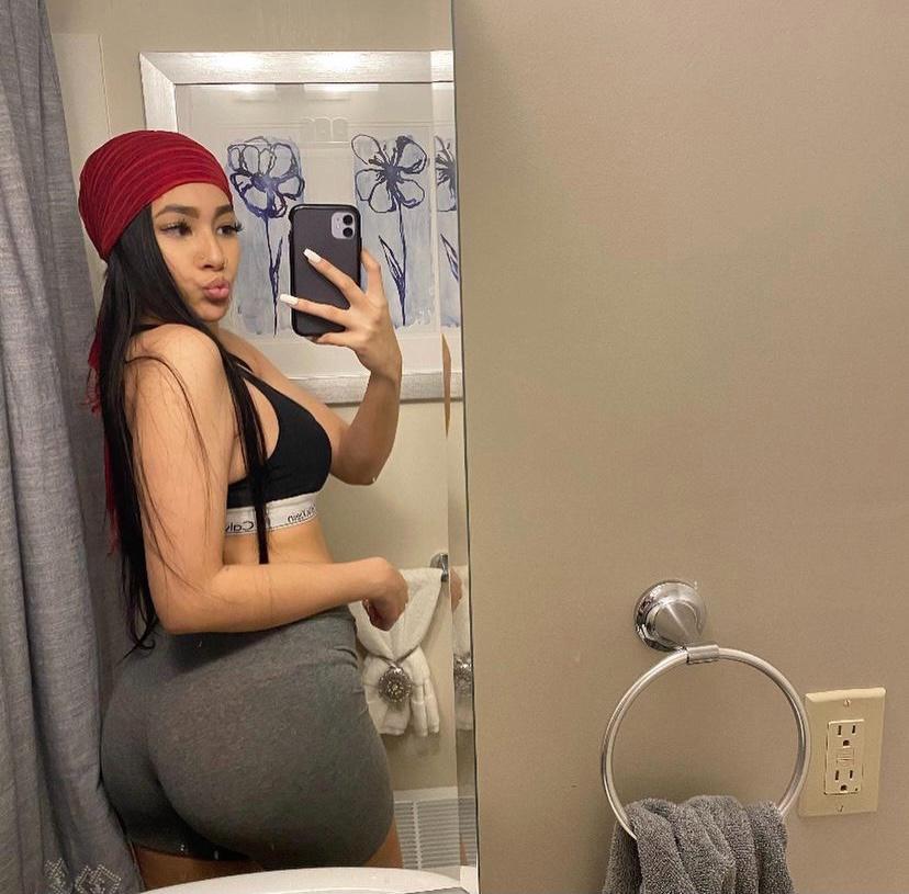 I’m available for fun 💗💦🍆🍑