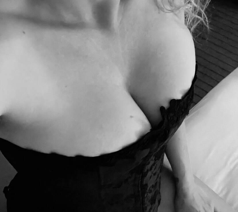 COURTENAY ~ Tits, tatts, and a great f*cking ASS ;)