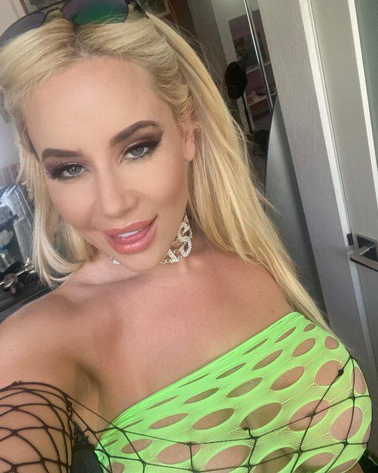 Hey 👋 I’m BeLLA 💕💕available for hookups just a text away.