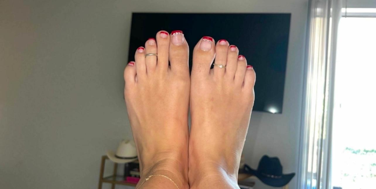 Wanna fuck?? Hit me up now 🥳👅👅💦💦🍑🍑