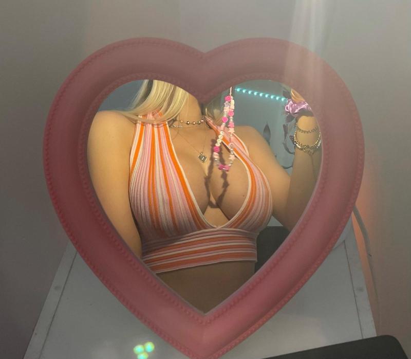 I’m horny and available 😍👅💦