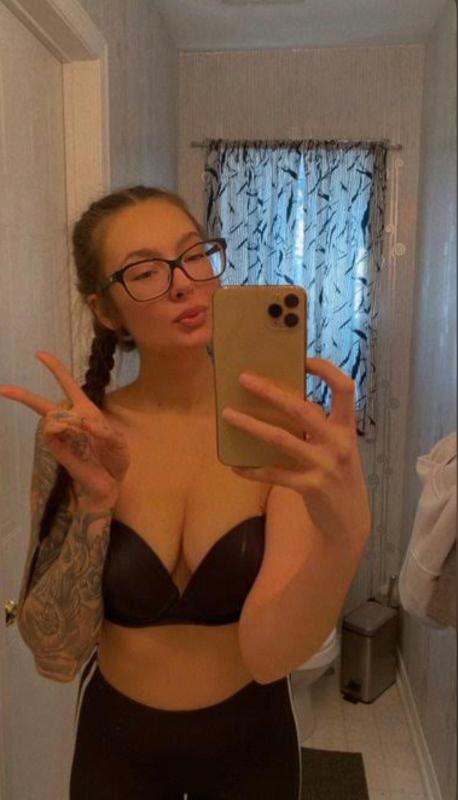 Available for Hookup My service includes 69 sex with condom or no condom🍆🍑💦