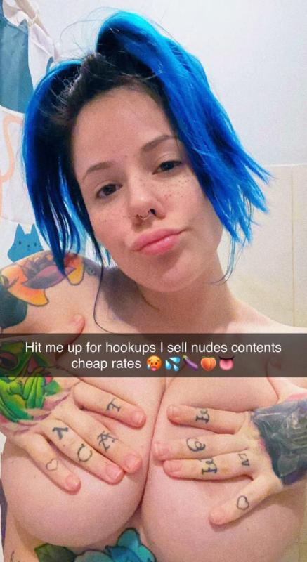 I’m available for hook up and I sell nudes also 🥰