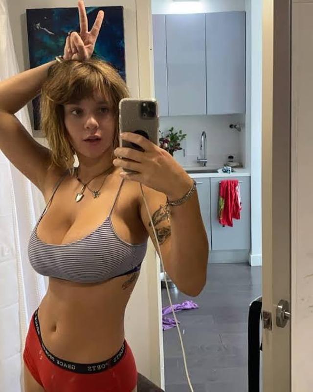 I’m Bella available for hookup add me on snap brilles2023