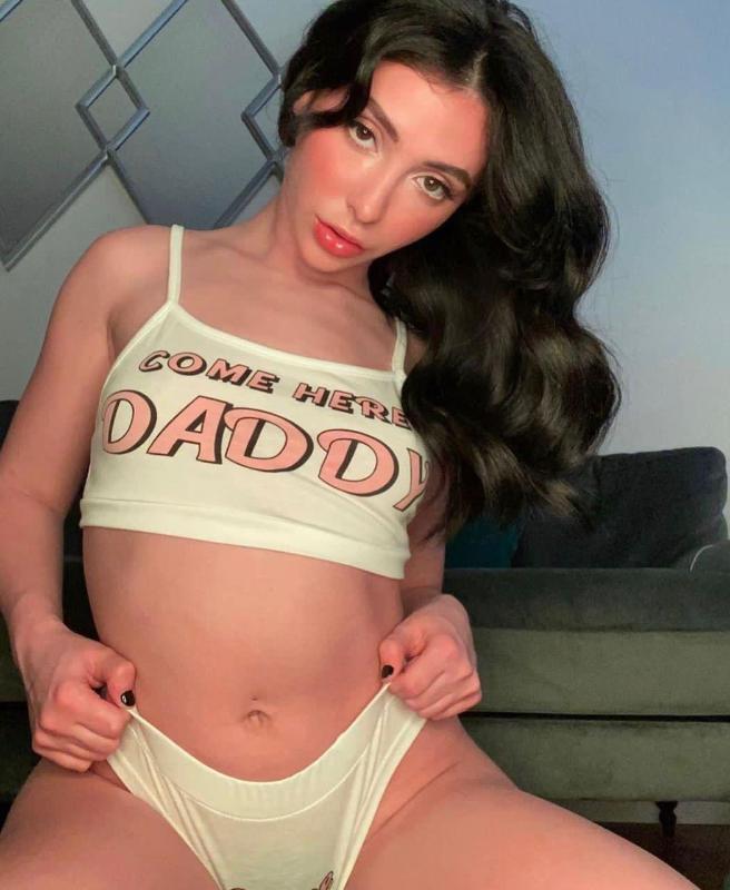 Available for hookup 💦🍆🍑