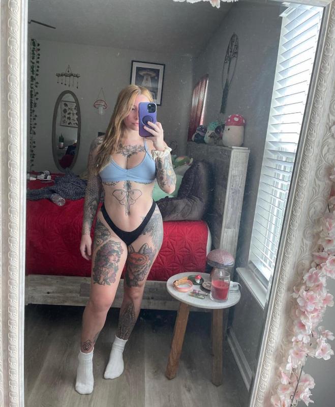 HOOKUP SEX AND SELL DRUGS😘😘🍑🍑